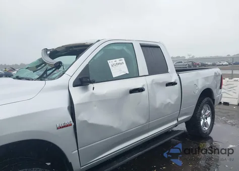 2018 Ram 1500 Express 4X4 6'4 Box z USA, uszkodzony, nr VIN 1C6RR7FTXJS309933
